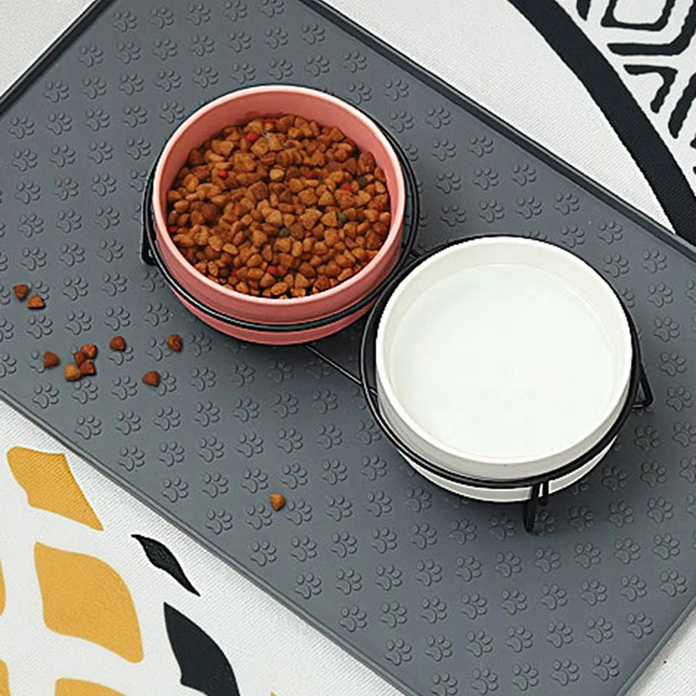 Foldable Silicone Pet Feeding Mat – Non-Spill, Waterproof, Non-Slip Placemat for Dogs & Cats – Easy to Clean, Portable Pet Bowl Mat